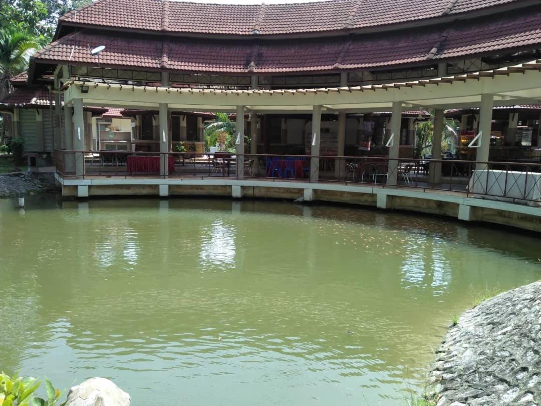 Hotel Felda Residence Hot Springs Sungkai Kültér fotó