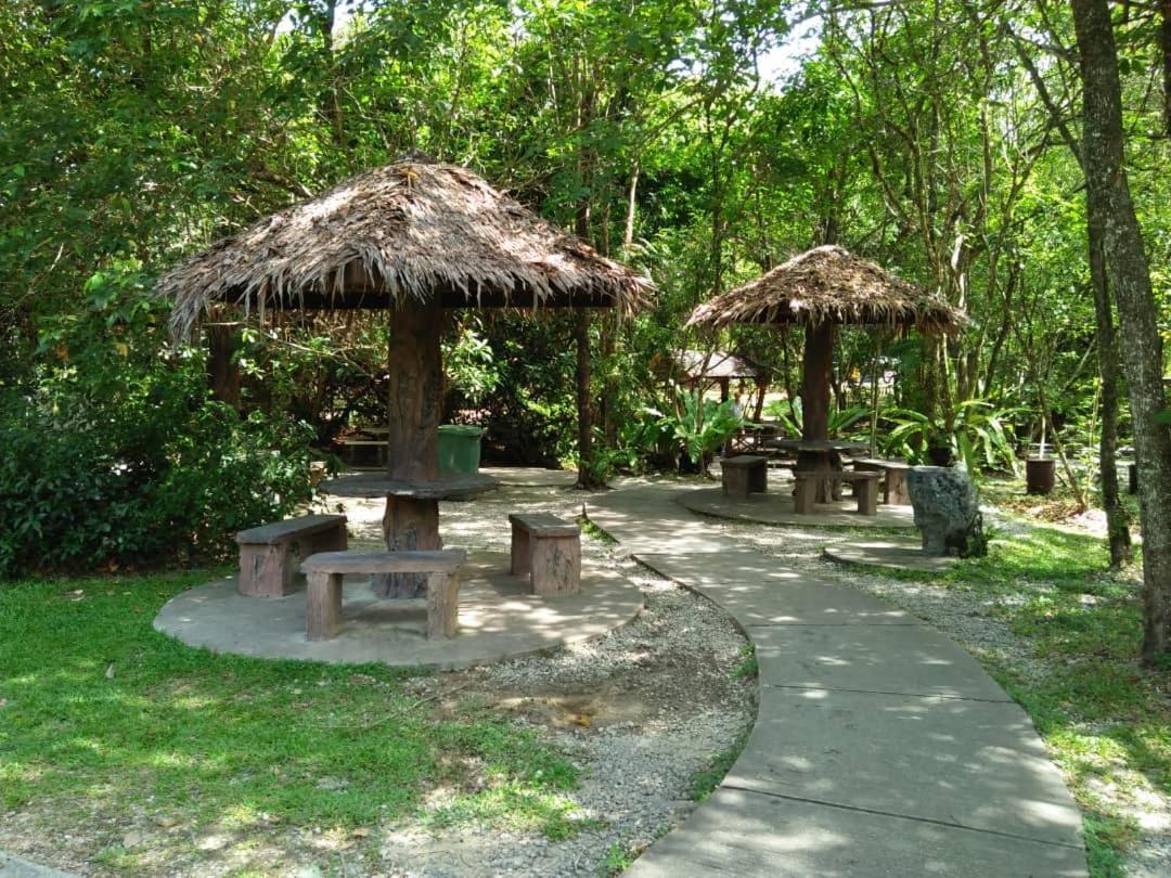 Hotel Felda Residence Hot Springs Sungkai Kültér fotó
